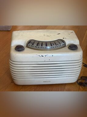 Vintage 1948 Philco Model 48-460 "Hippo" AM Tube Radio Bakelite
No back